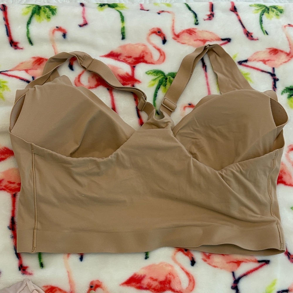 Vanity Fair Beige and Cream Bras Set 4 like new bras - Picture 5 of 7